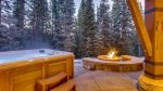 Breck`s Rocky Mountain Lodge - Hot tub on firepit on back patio 